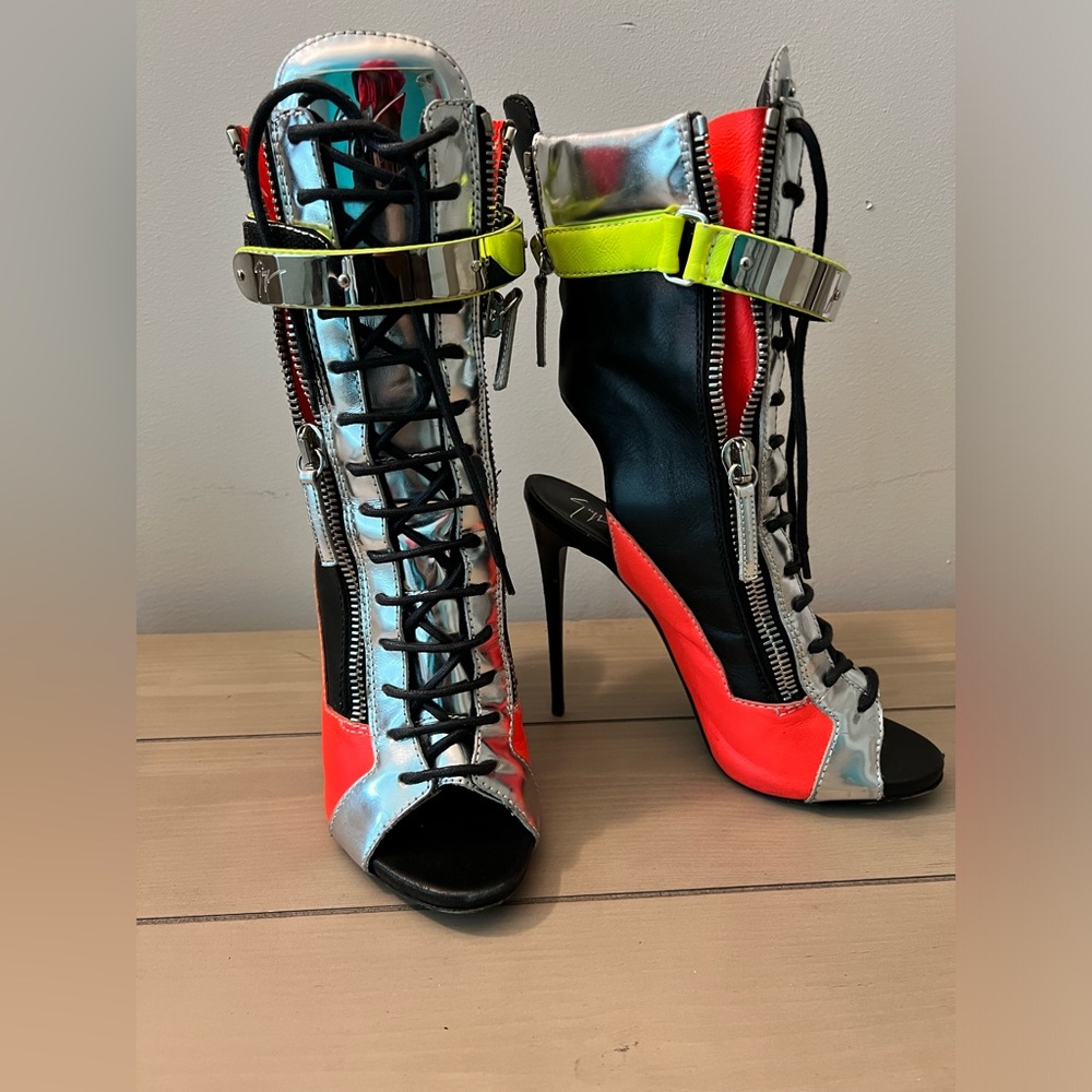 Great for shoe lovers